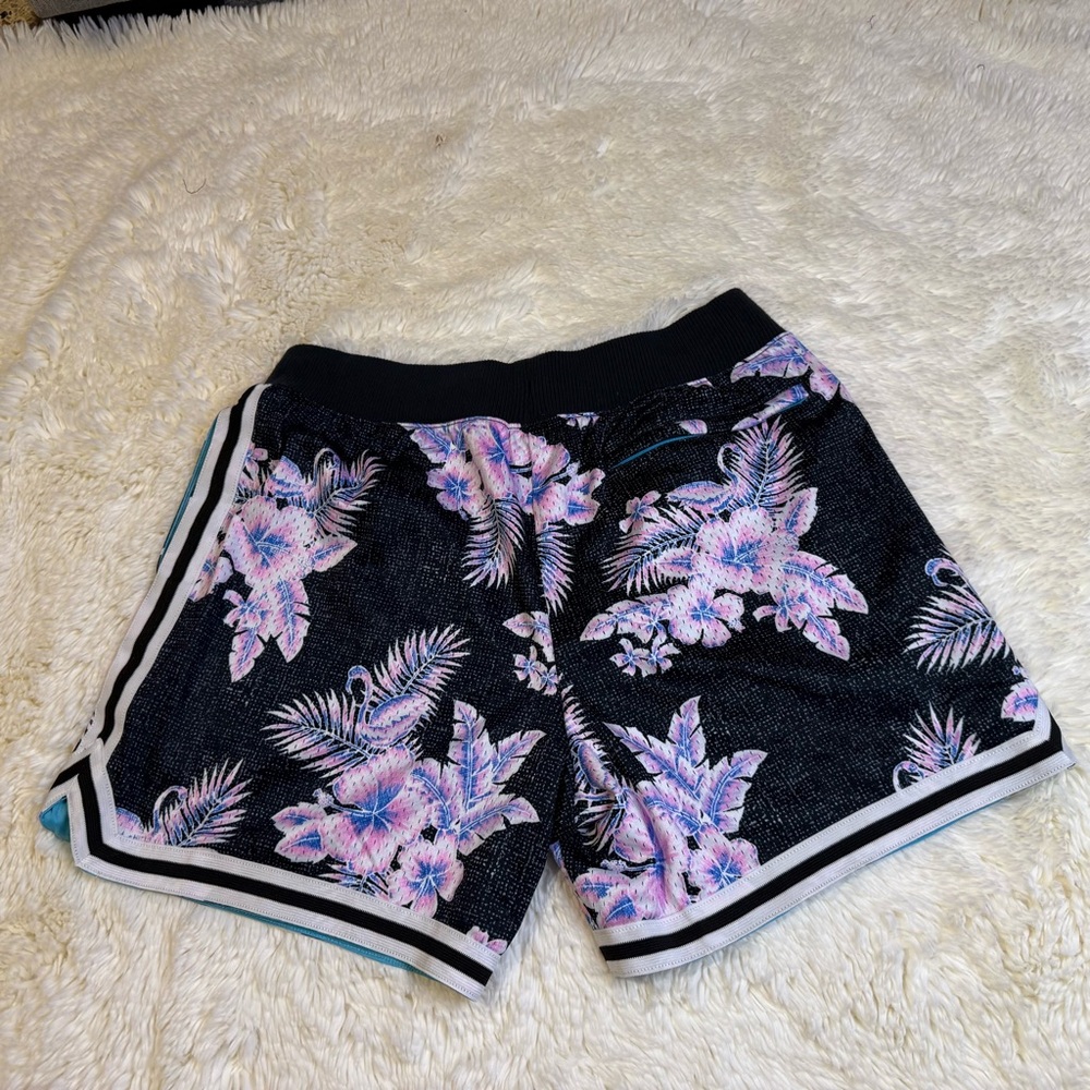 Chubbies basketball Shorts Black and Pink Floral Design large 5.5” inseam lined - Picture 5 of 7